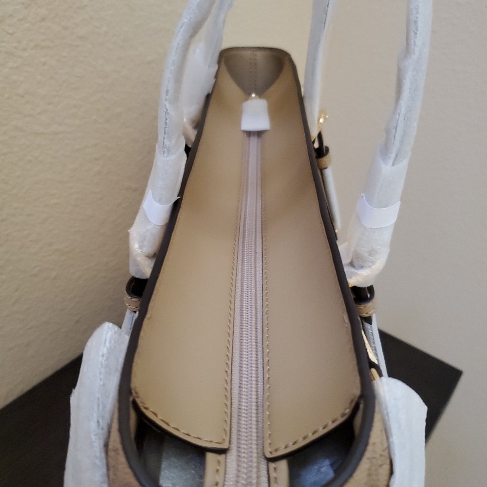 Michael kors Voyager Signature Logo Large Tote - Picture 8 of 12